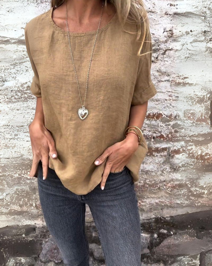 Suzan - Essential T-Shirt